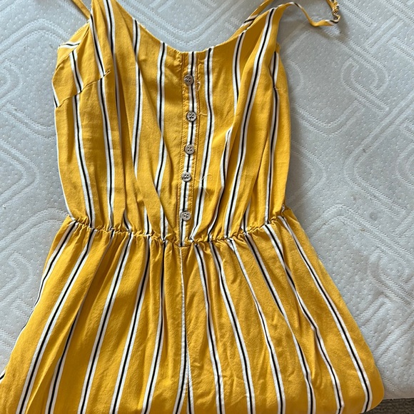 Yellow romper - Picture 1 of 2